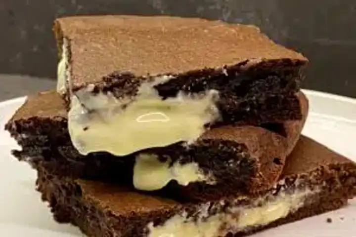 Muhteşem Beyaz Çikolata Dolgulu Brownie Tarifi