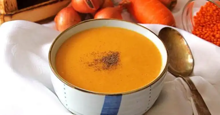Düdüklüde Lezzet Patlaması: Kırmızı Mercimek Çorbası Tarifi