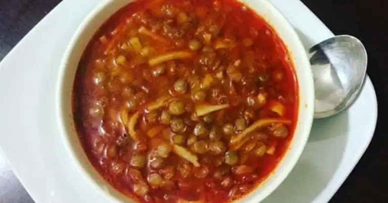 Lezzetli Erişteli Yeşil Mercimek Yemeği Tarifi