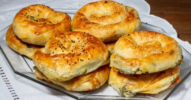 Nefis Gül Böreği Tarifi (2 Çeşit)