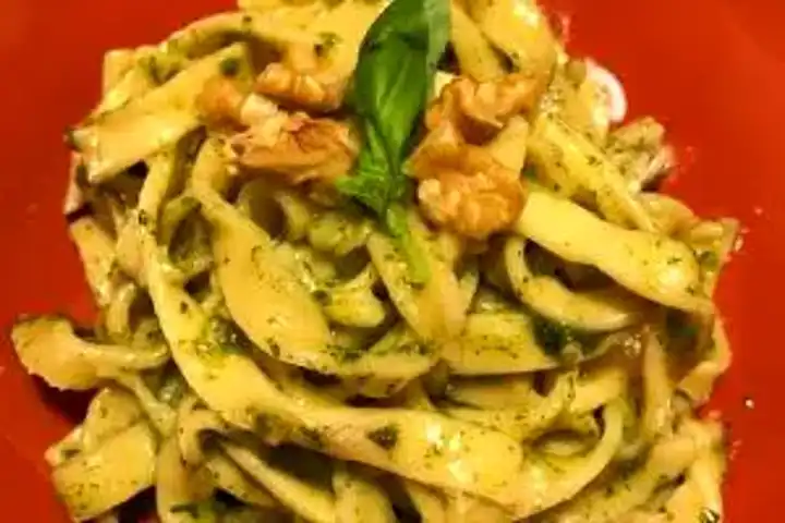 Ev Yapımı Glutensiz Pestolu Makarna