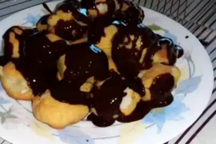 Nefis Çikolata Soslu Profiterol Tarifi