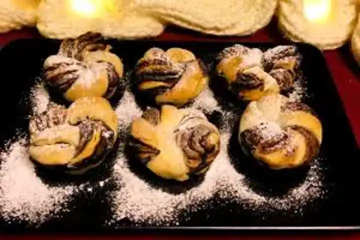 5 Dakikada Hazır Çikolatalı Milföy Lezzeti