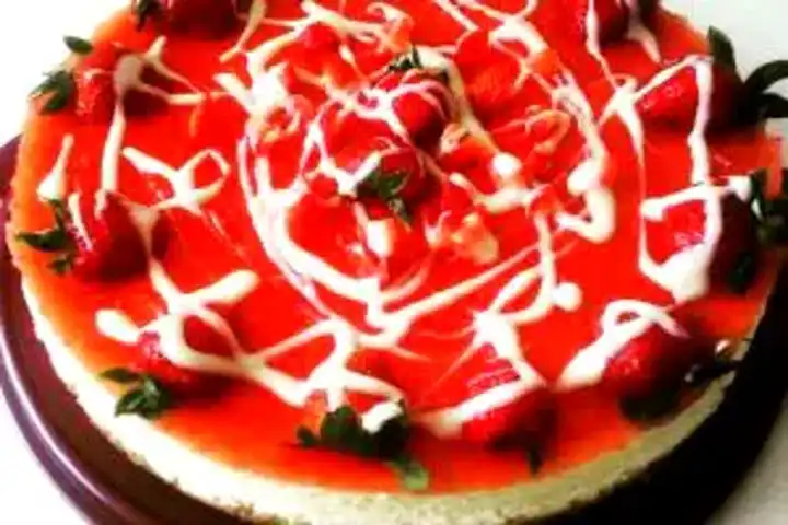Nefis Çilekli Kaymaklı Cheesecake Tarifi