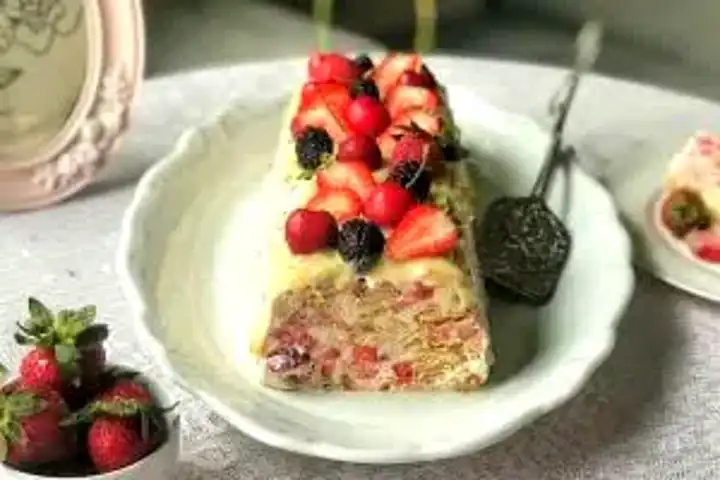 Nefis Çilekli Mozaik Pasta Tarifi
