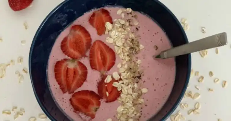 Pratik ve Lezzetli: Çilekli Smoothie Bowl Tarifi