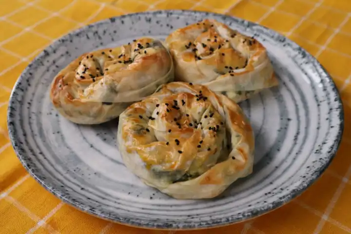 Nefis Ispanaklı Gül Böreği Tarifi