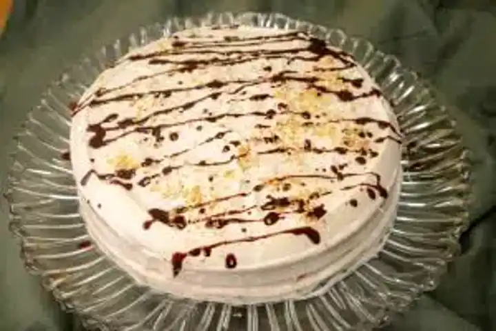 Ev Yapımı Lezzetli Krem Şantili Pasta Tarifi