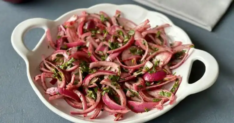 Nefis Kırmızı Soğan Salatası Tarifi