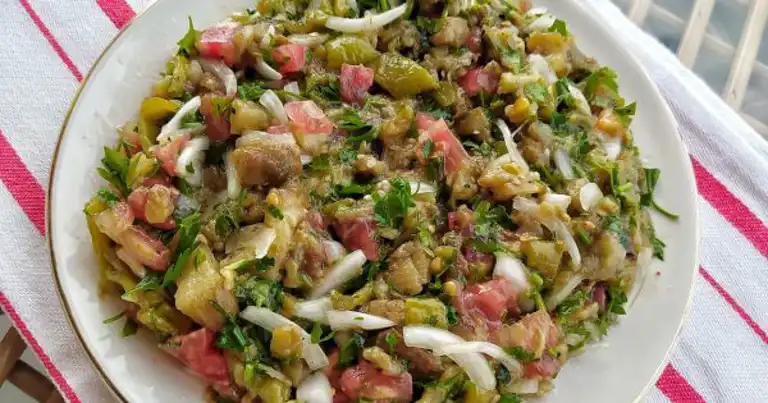 Nefis Közlenmiş Patlıcan Salatası Tarifi