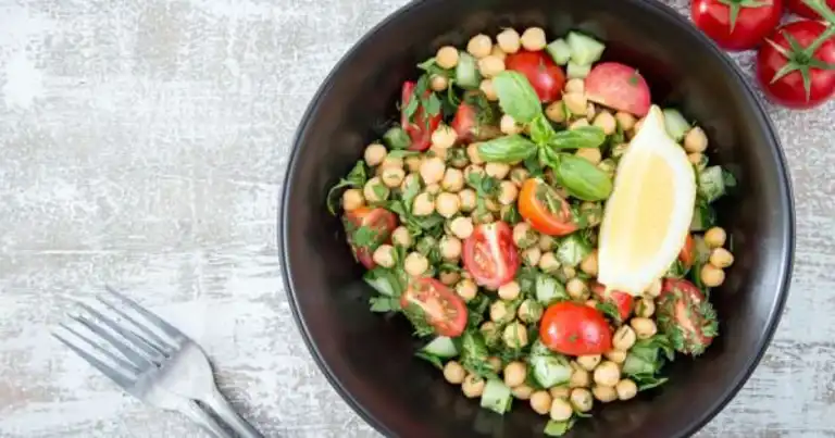 Yazın Lezzet Patlaması: Nar Ekşili Nohut Salatası Tarifi
