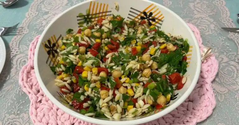 Doyurucu Nohutlu Arpa Şehriye Salatası Tarifi