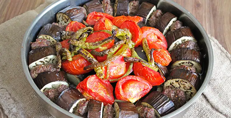 Nefis Patlıcanlı Tepsi Kebabı Tarifi