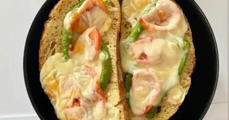 Hızlı ve Lezzetli Kahvaltılık Pizza Ekmek Tarifi