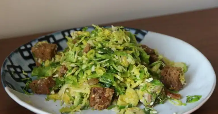 Sezar Soslu Brüksel Lahanası Salatası