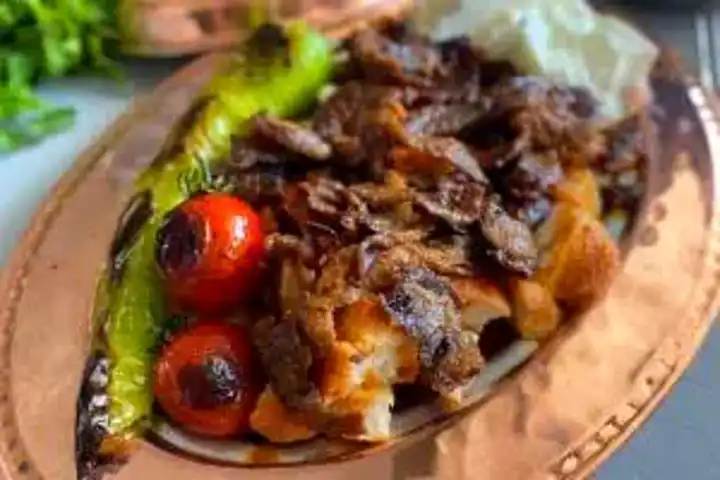 Ev Yapımı Lezzet Şöleni: İskender Kebabı Tarifi
