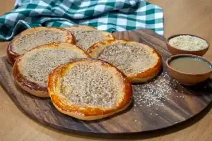 Ev Yapımı Nefis Tahinli Pide Tarifi