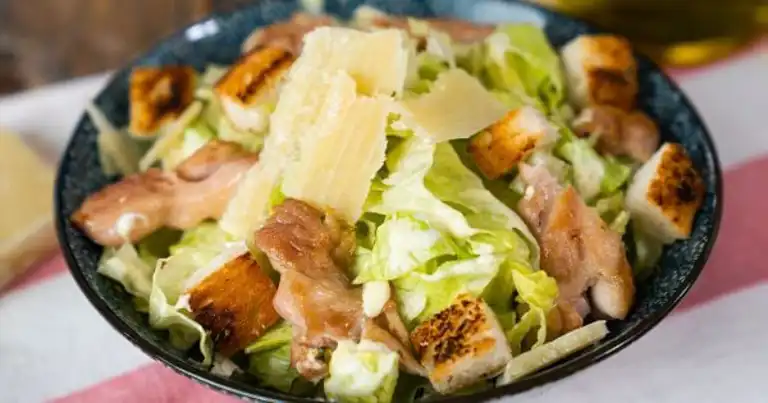 Nefis Tavuklu Sezar Salata Tarifi