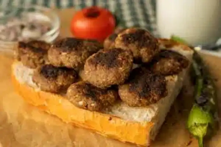 Ev Yapımı Lezzetli Tükürük Köftesi Tarifi