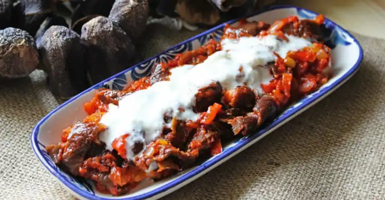 Nefis Yoğurtlu Kuru Patlıcan Salatası Tarifi
