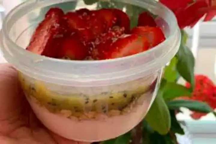 Sağlıklı ve Lezzetli Yoğurtlu Meyveli Kup Tarifi