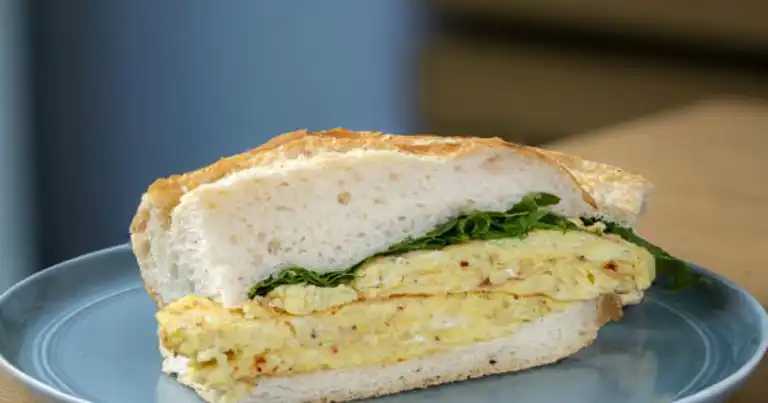 Nefis Yumurtalı Patatesli Sandviç Tarifi