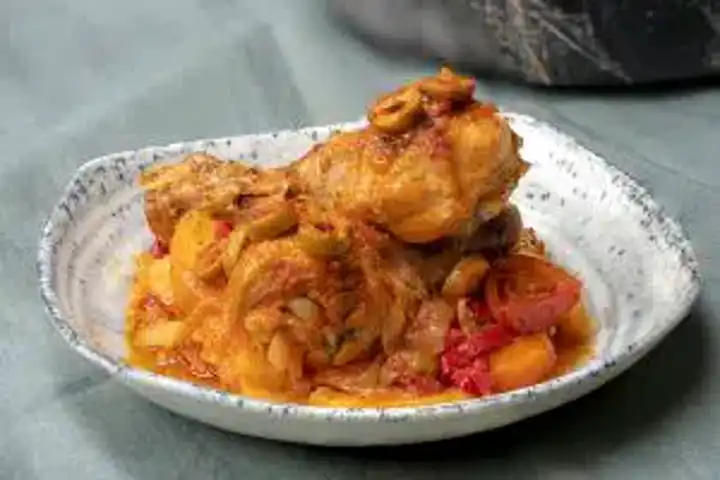 Nefis Zeytinli Tavuk Güveci Tarifi