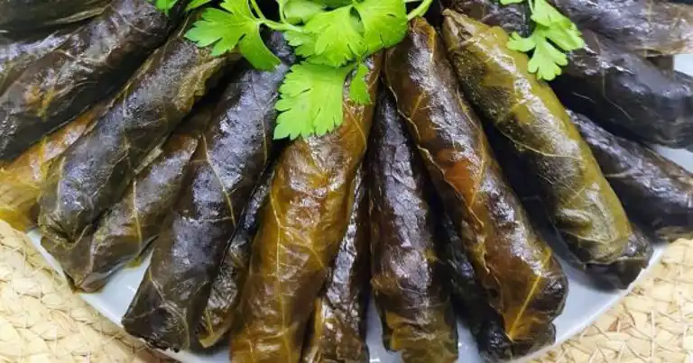 Nefis Zeytinyağlı Karalahana Sarması Tarifi